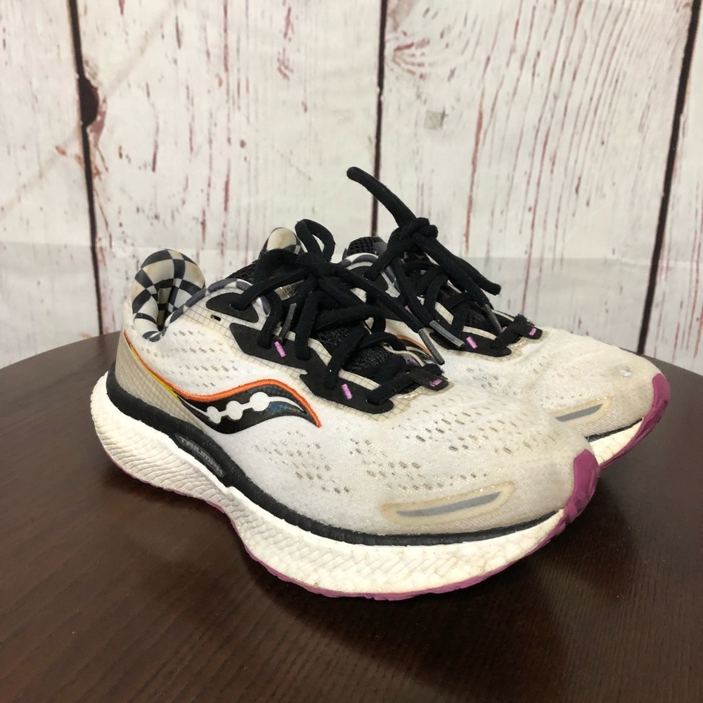 Saucony Triumph Form Fit Women's White Running Shoes with Black & Pink Accents 7